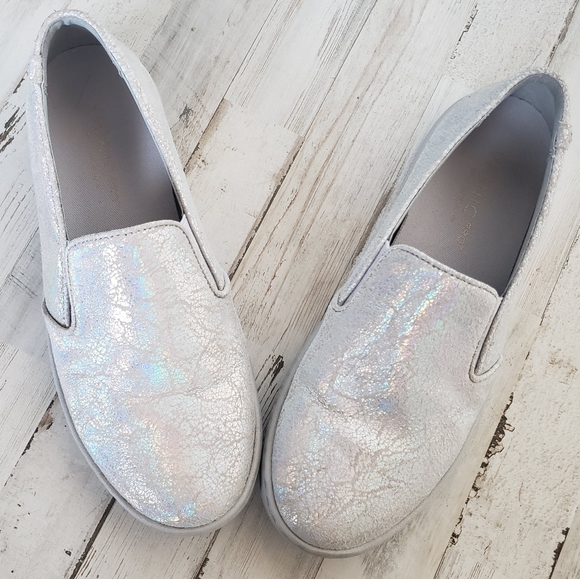 vionic avery slip on sneaker